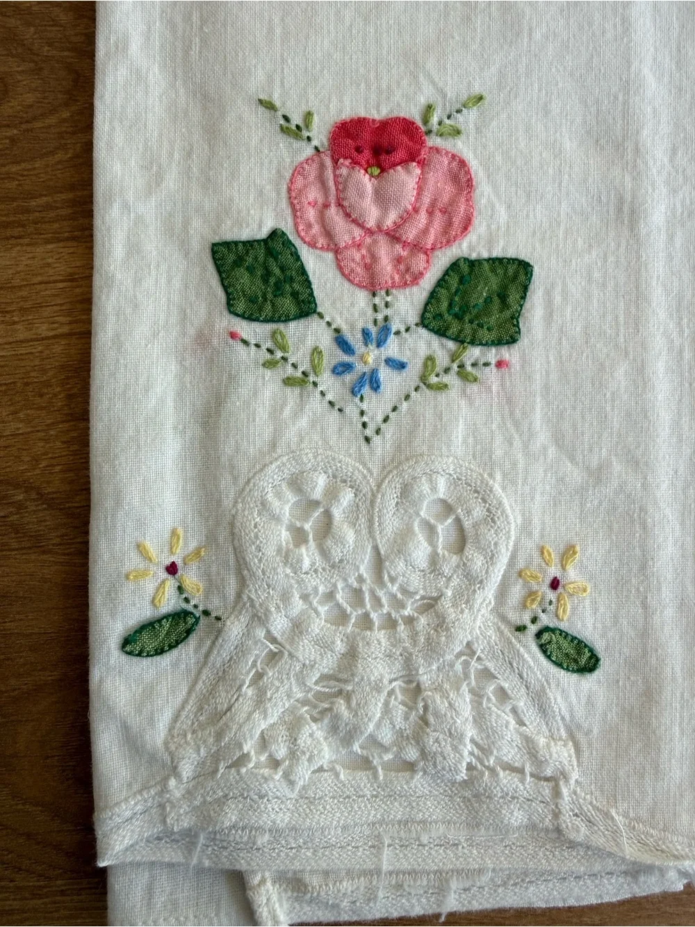 Vintage Hand Embroidered 100% Cotton Tea Towels Set of 2 Battenberg Lace Rose